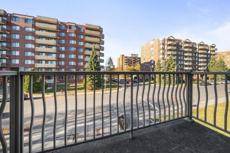 Condo for rent, Montréal (Saint-Laurent) - Photo 2