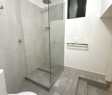 Rare Find - Studio Apartment In Stratford/Aeroglen! - Photo 5