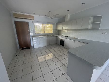 Spacious & Convenient Living - Photo 4