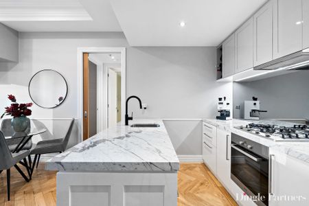 Luxury 32nd Floor Apartment with Uninterrupted City Views - Photo 5