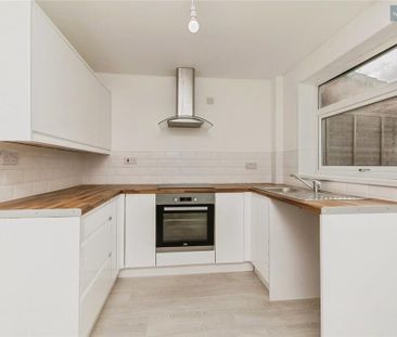 2 bedroom mews to rent - Photo 6