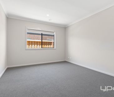 BRAND NEW FAMILY HOME! - Photo 4