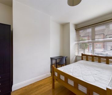 Sandown Road, Brighton - Photo 1