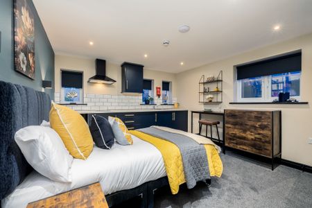 Crown House, Nuneaton, CV11 4BX - Photo 2