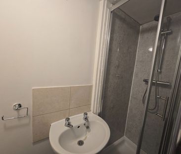 2 Bed Flat, St. Mary's Road, SE25 - Photo 1