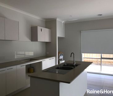 Spacious Family Home Close to Train Station - Photo 1