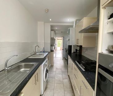 7 Bed Maisonette, Kitchener Road, E17 - Photo 3