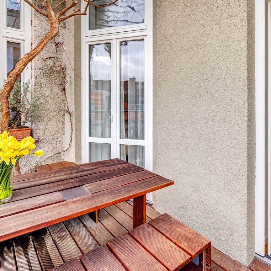 Stilvolle Altbauwohnung mit lichtdurchflutetem Ambiente - Foto 1