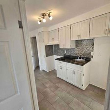 3 ET DEMI DISPONIBLE LE 1ER OCTOBRE 2025 - Photo 3