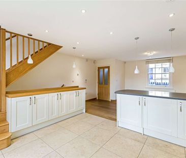 A modern two bedroom home - Photo 5