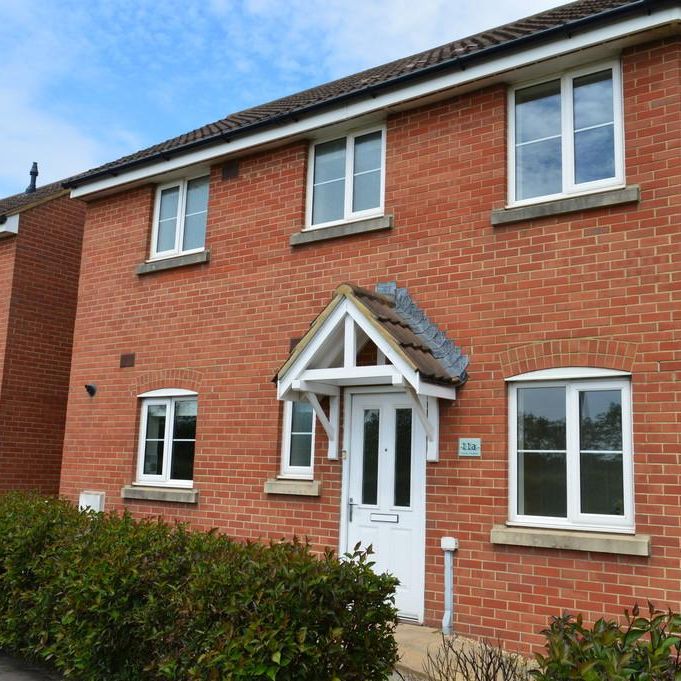 3 bedroom end of terrace house to rent - Photo 1