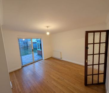3 Bed Terraced House, Normans Mead, NW10 - Photo 2