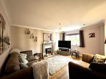 3 bedroom semi-detached house to rent - Photo 2