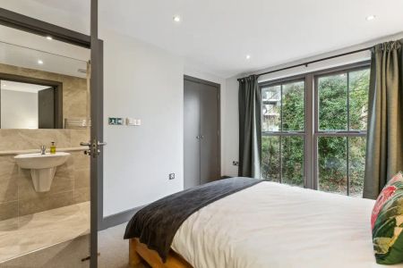 2 bedroom flat in 135 Battersea High Street - Photo 4