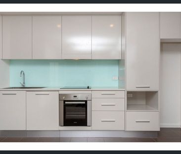 STYLISH APARTMENT - CLOSE TO ALL THAT YOU WILL NEED - Photo 3