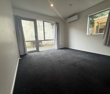 Spacious 5 Bedroom Home in Addington - Photo 6