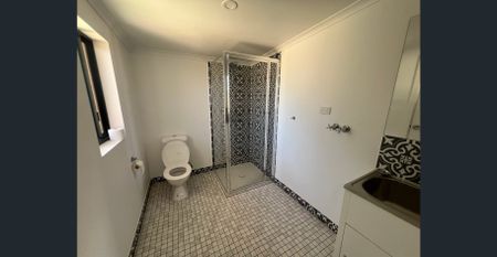 Beautifully Renovated 2-Bedroom Bungalow with Modern Charm - Photo 5