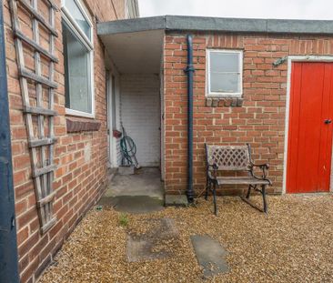 2 bedroom terraced house to rent - Photo 6