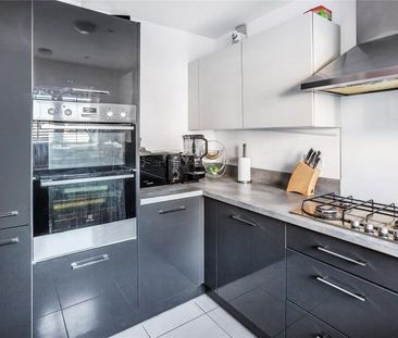 Gloucester Close, Woking, Surrey, GU21 - Photo 4