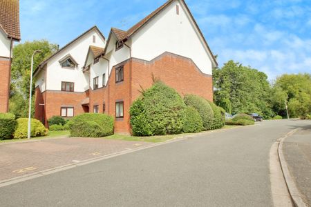 2 bed flat to rent in Wren Drive, West Drayton, UB7 - Photo 2