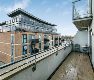 2 bedroom flat to rent - Photo 2