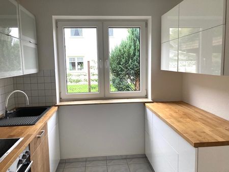 Doppelhaushälfte mit 4 Zimmern, EBK, Carport mit Schuppen zur Miete in Consrade - Photo 2