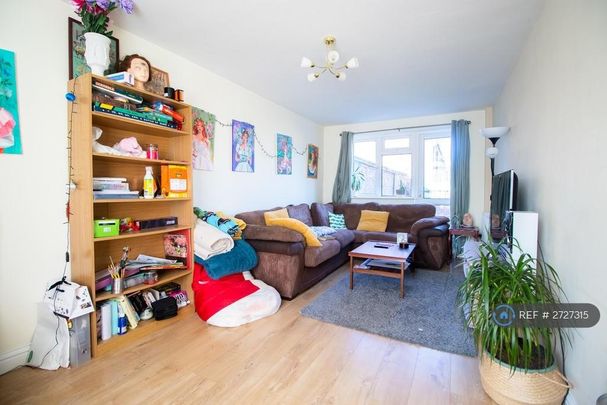 3 bedroom end of terrace house to rent - Photo 1