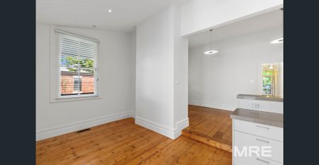 Charming Edwardian house in idyllic locale - Photo 3