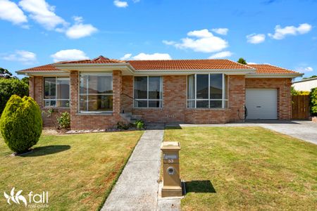 Light and Bright, Three Bedroom Home - Photo 3