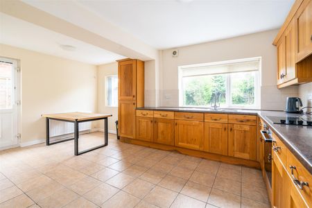3 bed semi-detached house to rent in Danford Lane, Solihull, B91 - Photo 2