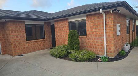 Spacious 4-bedroom family home - Photo 2