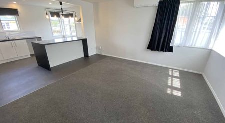 THREE BEDROOMS - FOXTON - Photo 2