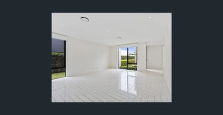 Stunning two-story, three-bedroom home! - Photo 3