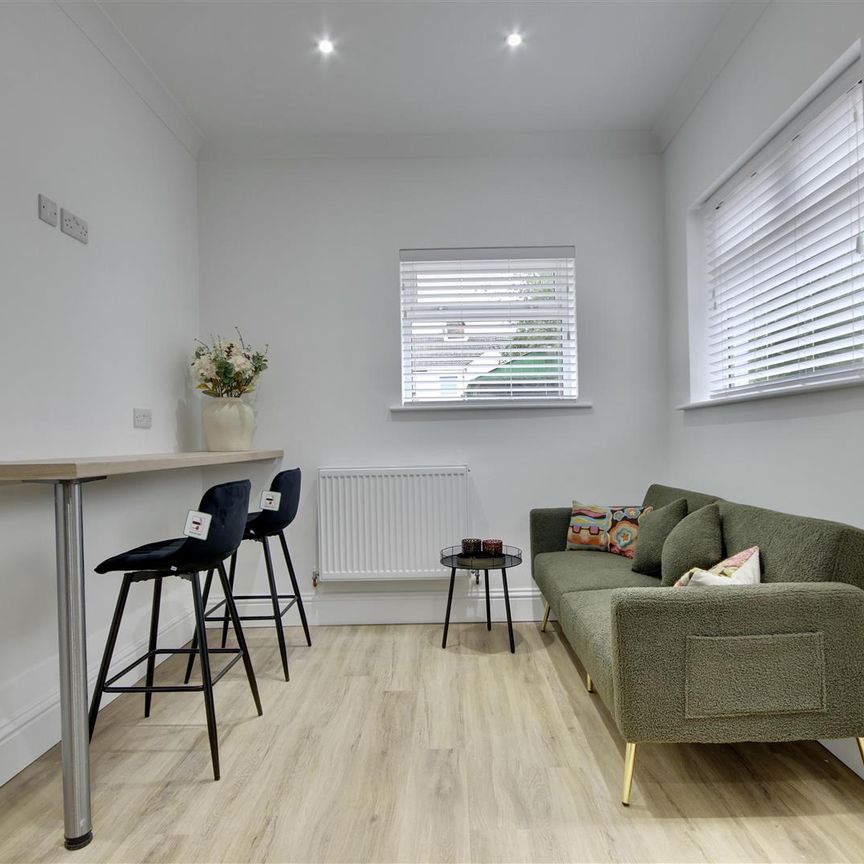 Avenue Road, Gosport - Photo 1