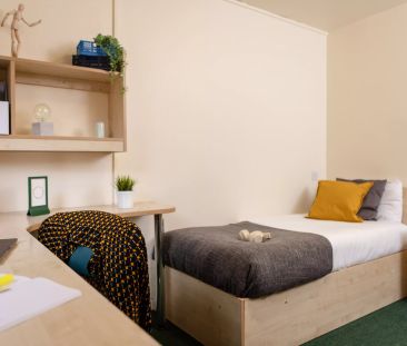 Deluxe (Shared Bathroom) - Photo 2