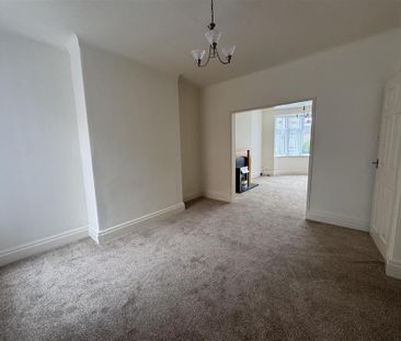 3 bedroom end of terrace house to rent - Photo 2