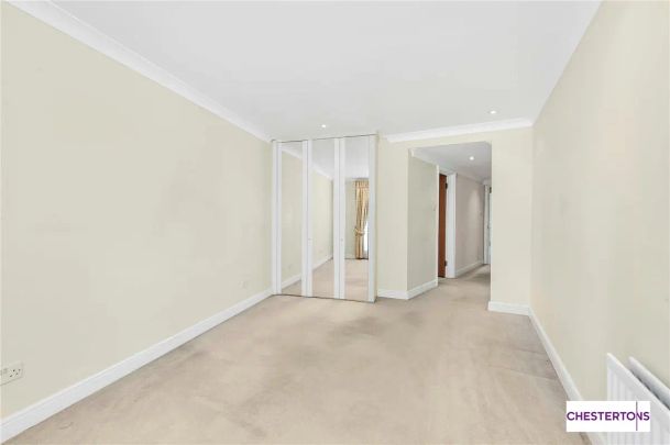 2 bedroom flat in Manbre Road - Photo 1