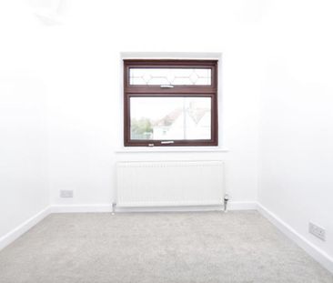 Ocean present this newly refurbished 3 bedroom family house on Glyn... - Photo 4