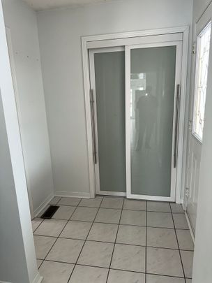 For Lease - UPPER - 16 Cuthbert Street, Barrie, Ontario - Photo 1