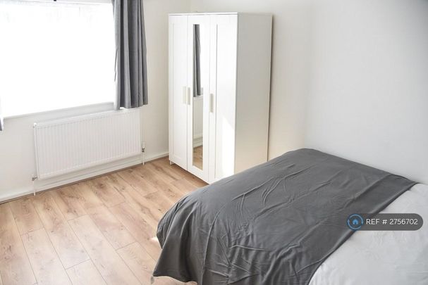 5 bedroom semi-detached house to rent - Photo 1