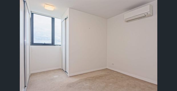 Modern Living with Stunning Ocean, Park & City Views – 2 Bed, 2 Bath, 2 Parking (Stacker) - Photo 1