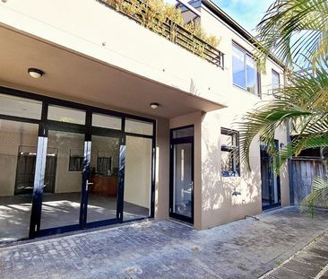 Executive Living - Sensational Townhouse - Photo 6