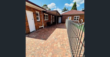 Spacious & Comfortable Double Brick Family Home - Photo 2