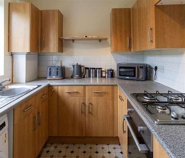 Biscombe Gardens, Saltash, PL12 - Photo 4