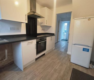 3 bedroom terraced house to rent - Photo 4