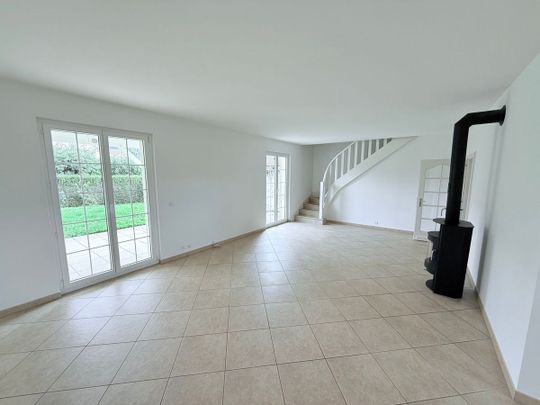 Charming semi-detached villa with 7 rooms in Vessy - Photo 1