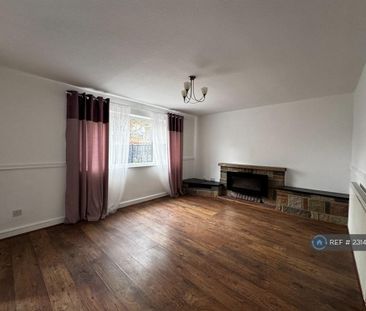 4 bedroom semi-detached house to rent - Photo 5