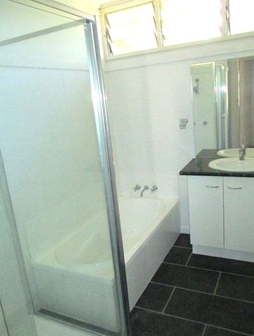 19 Hibiscus Street, Cranbrook QLD 4814 - House For Rent | Domain - Photo 2