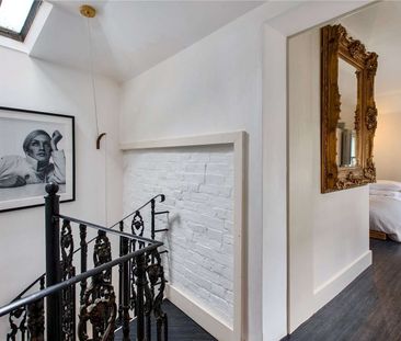 A beautifully presented, two bedroom conversion in The pantiles - Photo 1