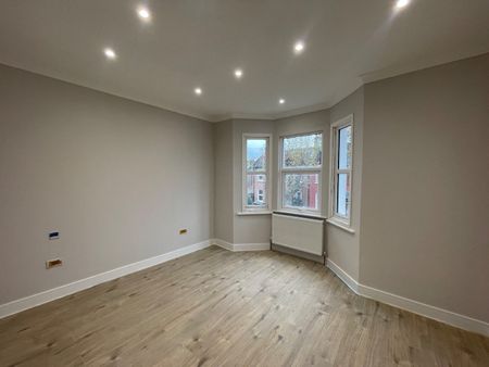 3 Bed Semi-Detached House, Carlingford Road, N15 - Photo 2